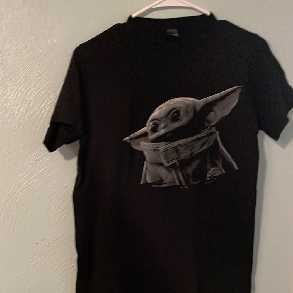 Black T-Shirt with baby yoda Print